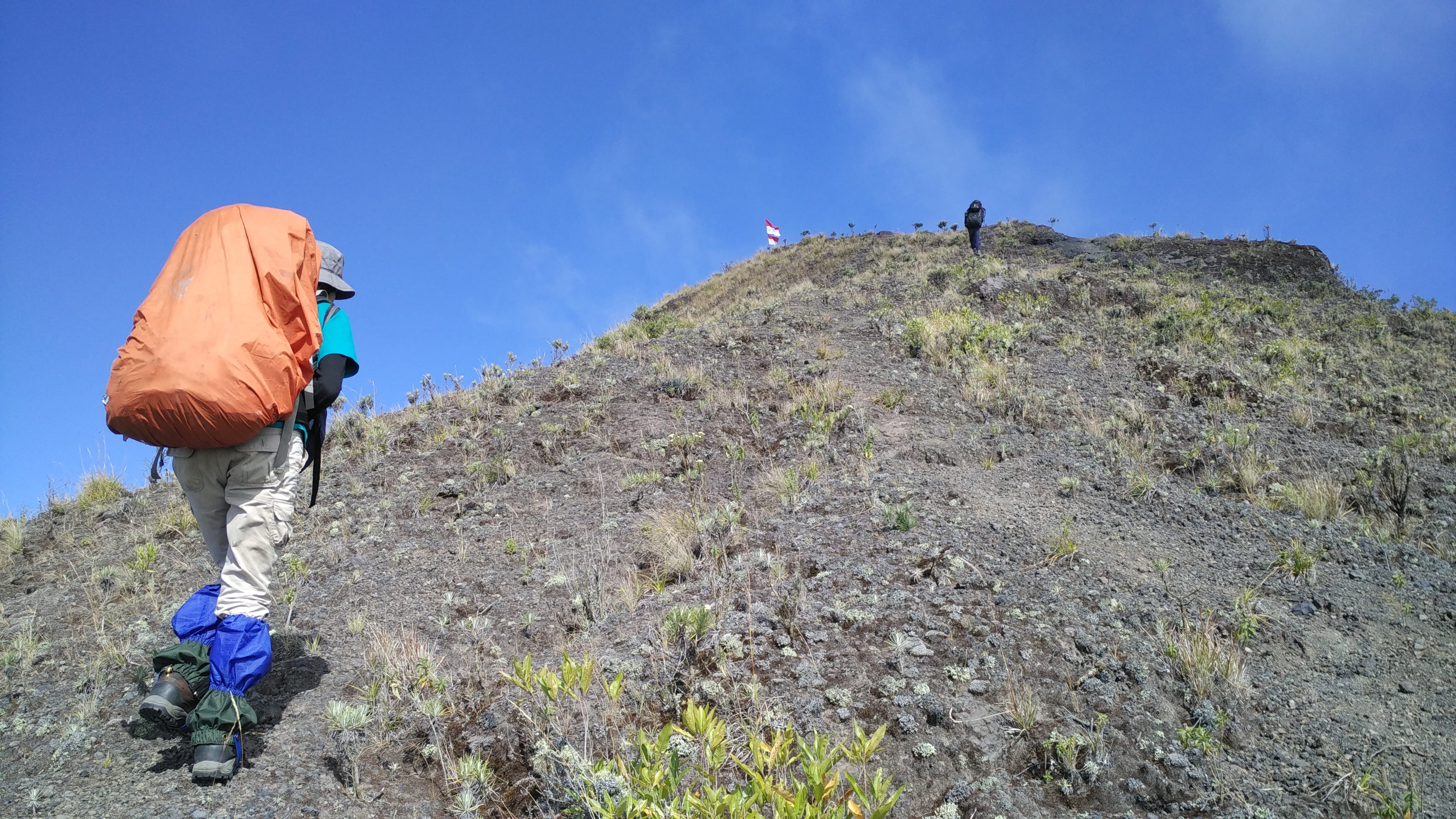 Caption, Perjalanan menuju puncak sejati Gunung Tambora